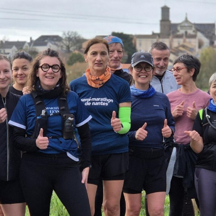 de gauche à droite :
Thibault Wolf, Roxanne Becker , Louise Palombi, Solenn Le Moigne, Laurence Salaun, Bernard Caillet, Quyen Pham, Dominique Provost, Mathilde Berdaguer, Isabelle Brohan, Jean Christophe David